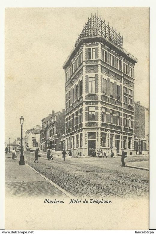 Central téléphonique — R De La Science