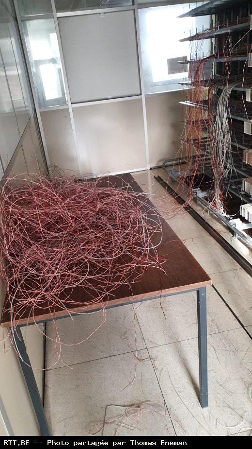 Central téléphonique — Av Combattants