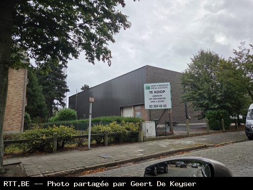 Te koop, de centrale van Gentbrugge. 
Benieuwd wat men hier kan van maken, in deze woonstraat.