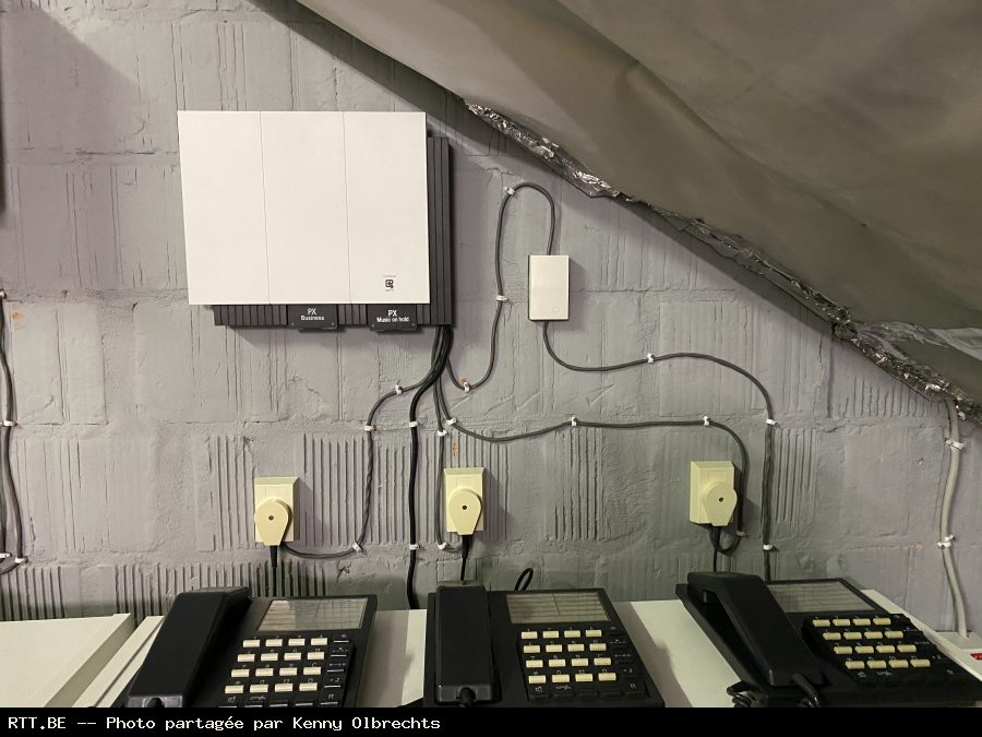 Voorbeeld 1 (Business- & Muziek in wacht kaart) en 3x U89