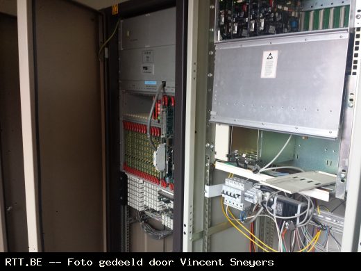 DCS20 (gauche) et rack tadiran (droite)